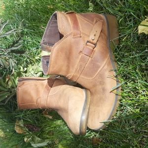 Teva waterproof leather ankle boots.